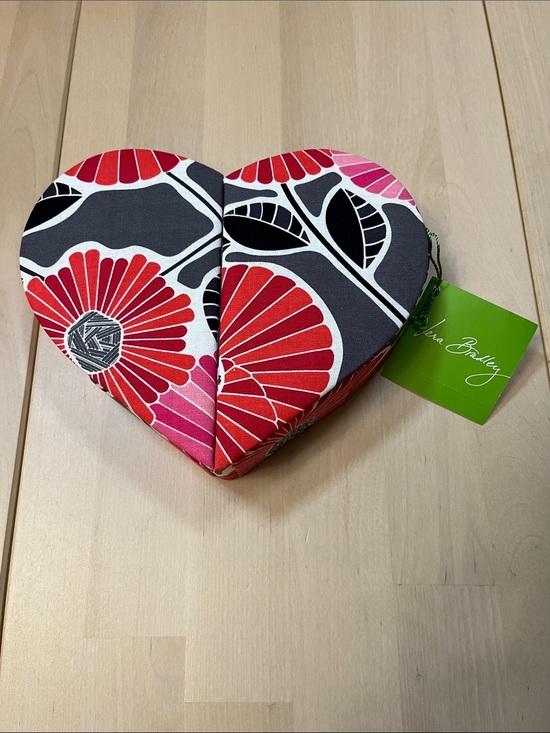 Vera Bradley Jewelry - NWT - Vera Bradley Heart to Heart Jewelry Case in Cherry Blossoms 14635-170